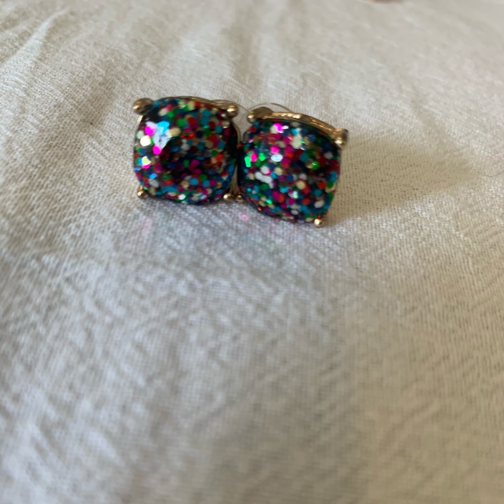 Multicolor studs